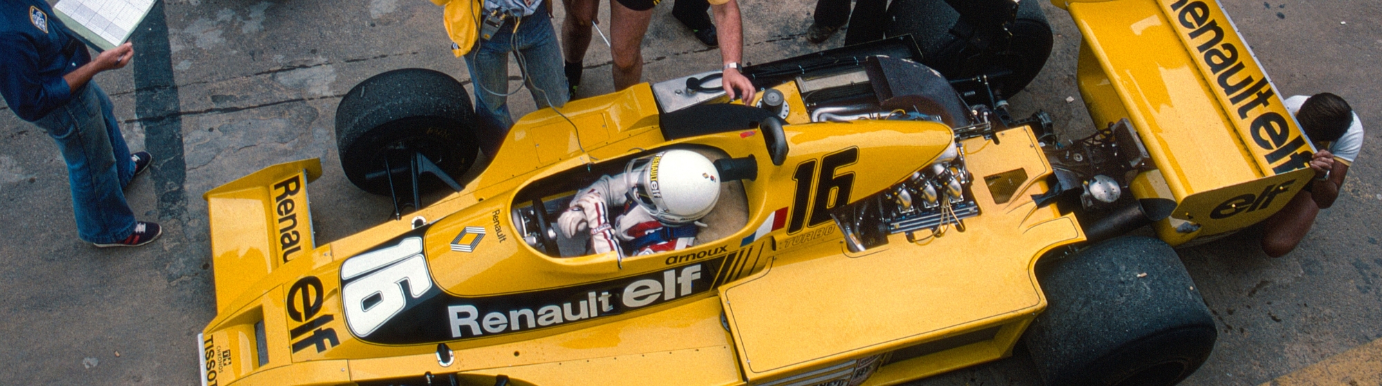 Bannière montrant René Arnoux dans la RS10 vu de haut