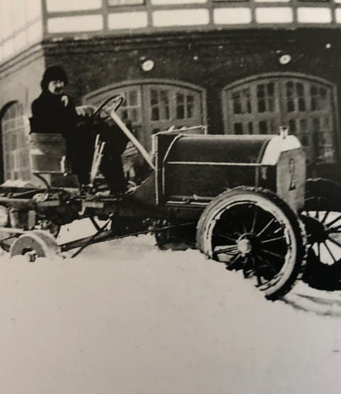 Voiture Kegresse dans la neige