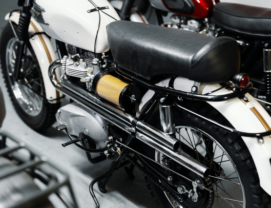 gros plan sur le moteur d'une moto