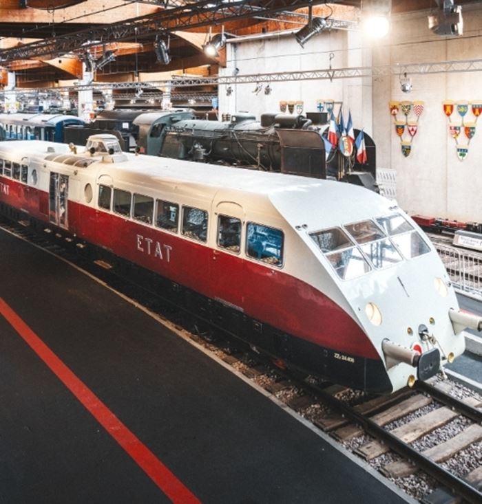 train bugatti vue de haut dans la gare