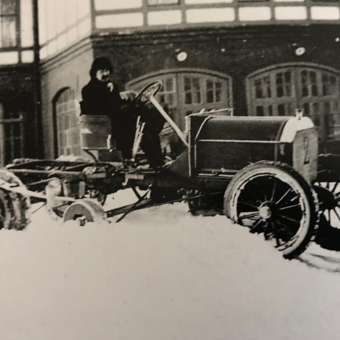 Voiture Kégresse dans la neige