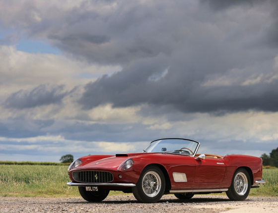 1958 Ferrari 250 GT GT LWB CA Spider 10 rouge