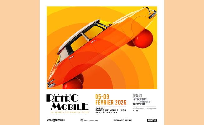 Visuel format instagram Rétromobile 2025 représentant une voiture DS sur un fond géométrique orange avec des informations écrites