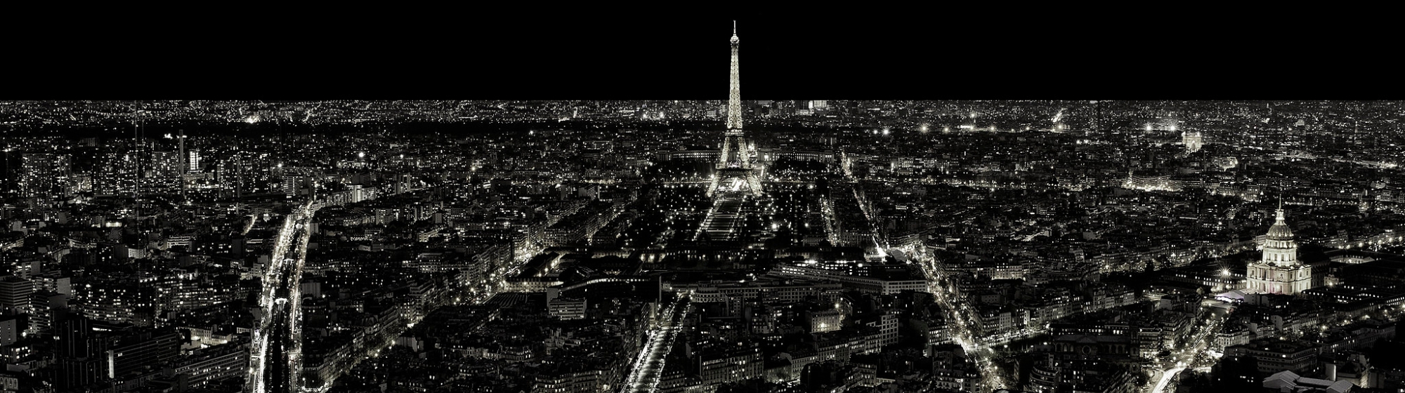 Photo en noir et blanc de Paris avec la tour Eiffel